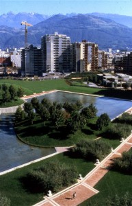 Le parc de la Villeneuve, ici lors de la construction, a été conçu par Michel Corajoud. (crédits : Gérard Dufresne)