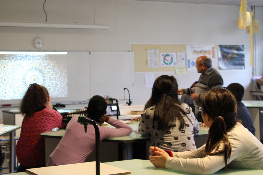 Les collégiens découvrent la magie de la symétrie dans l’art musulman