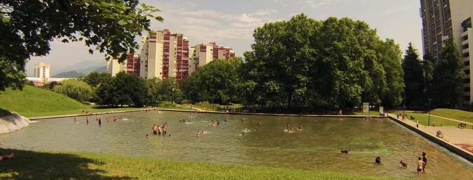 Villeneuve Plage : parasols, graffitis et ramadan