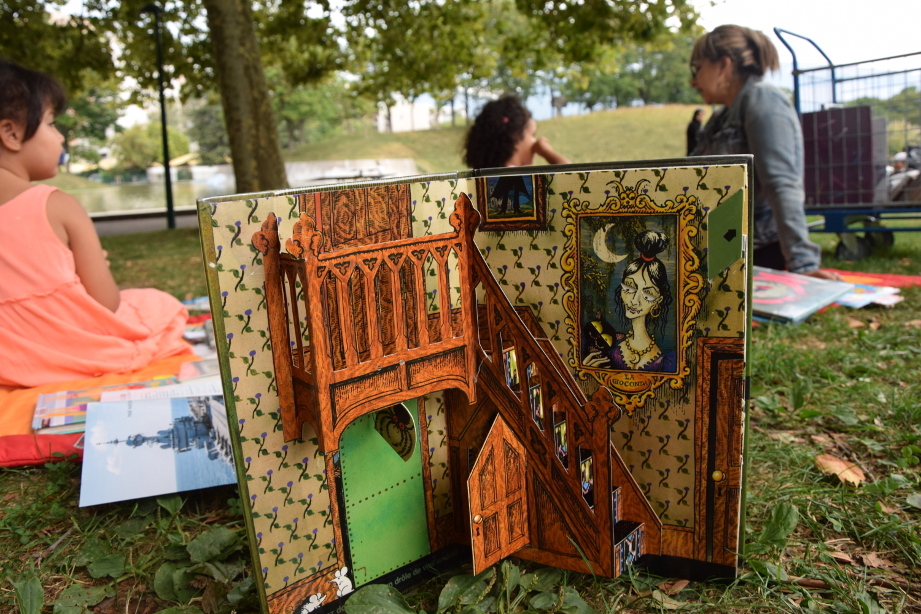 Bibliothèque de rue : les livres prennent l’air !