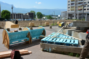 Un banc à bascule a été construit. (photo : Lucie Hemond, Le Crieur de la Villeneuve)