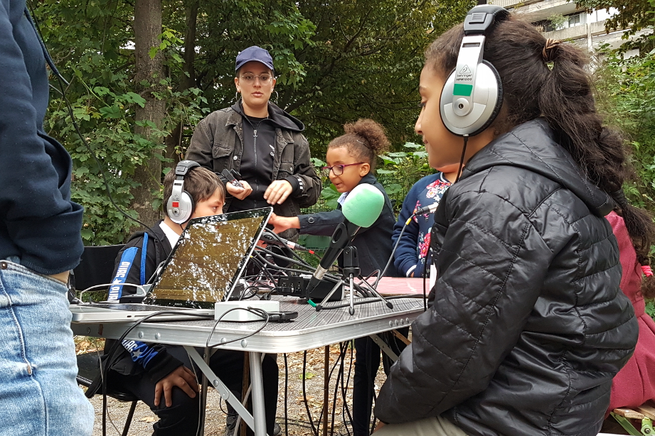 Ici radio Villeneuve : les enfants du quartier vous parlent