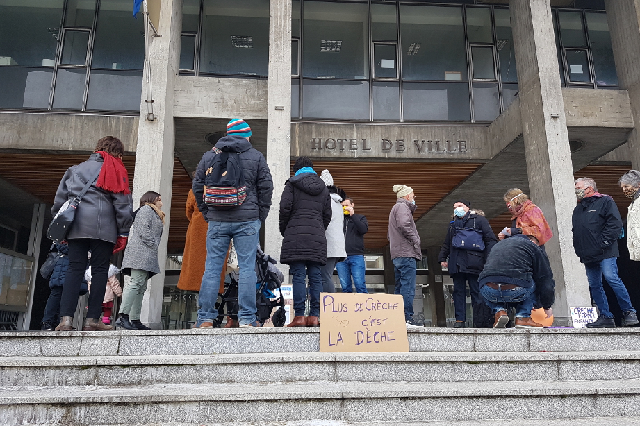 Mobilisation suite à la fermeture de la crèche du 120
