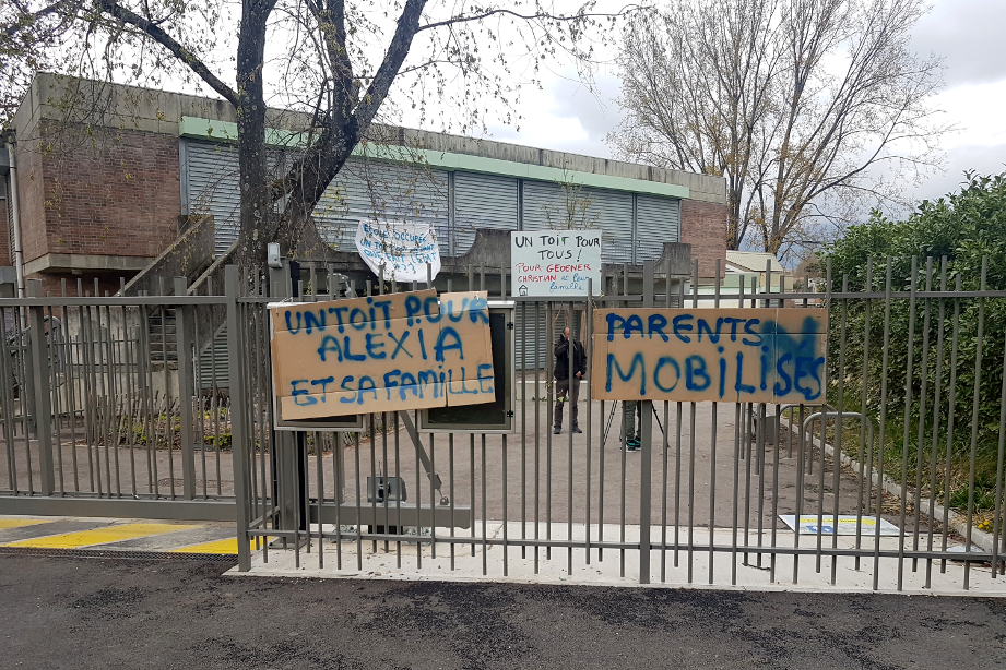 La mobilisation pour une famille à la rue paye